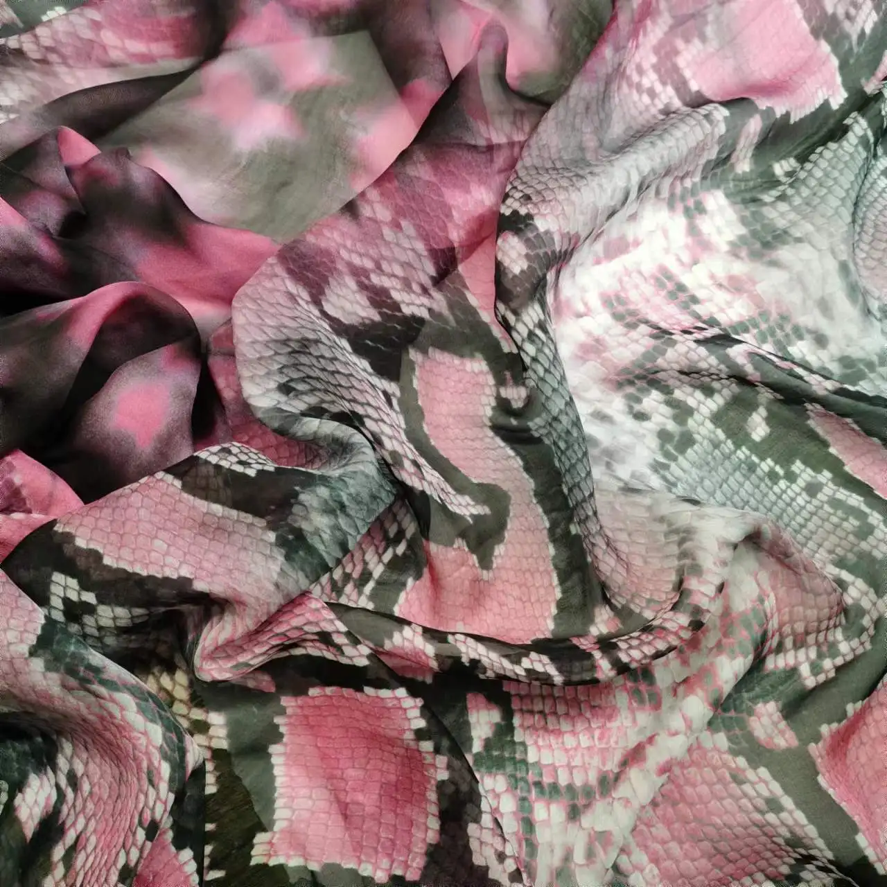 Real Silk Fabric Infrequent Serpentine Veins Print Light Noble Soft Breathable Good Drape Feeling For Shirts Kerchief Dress
Real Silk Fabric Infrequent Serpentine Veins Print Light Noble Soft Breathable Good Drape Feeling For Shirts Kerchief Dress