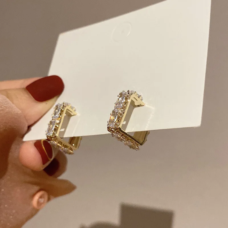 Женские позолоченные металлические серьги-кольца, геометрические серьги круглой и квадратной формы, 2022
Женские позолоченные металлические серьги-кольца, геометрические серьги круглой и квадратной формы, 2022