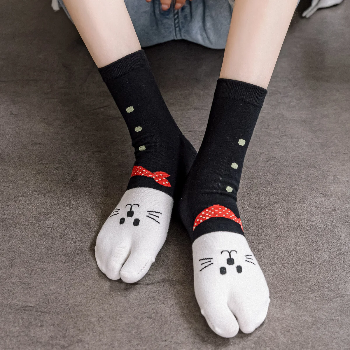

Fashion Cartoon Tube Socks Ins Split Toe Socks Cat Two Fingers Cute Japanese Two-finger Socks Wooden Clogs Pig Hoof Socks Female