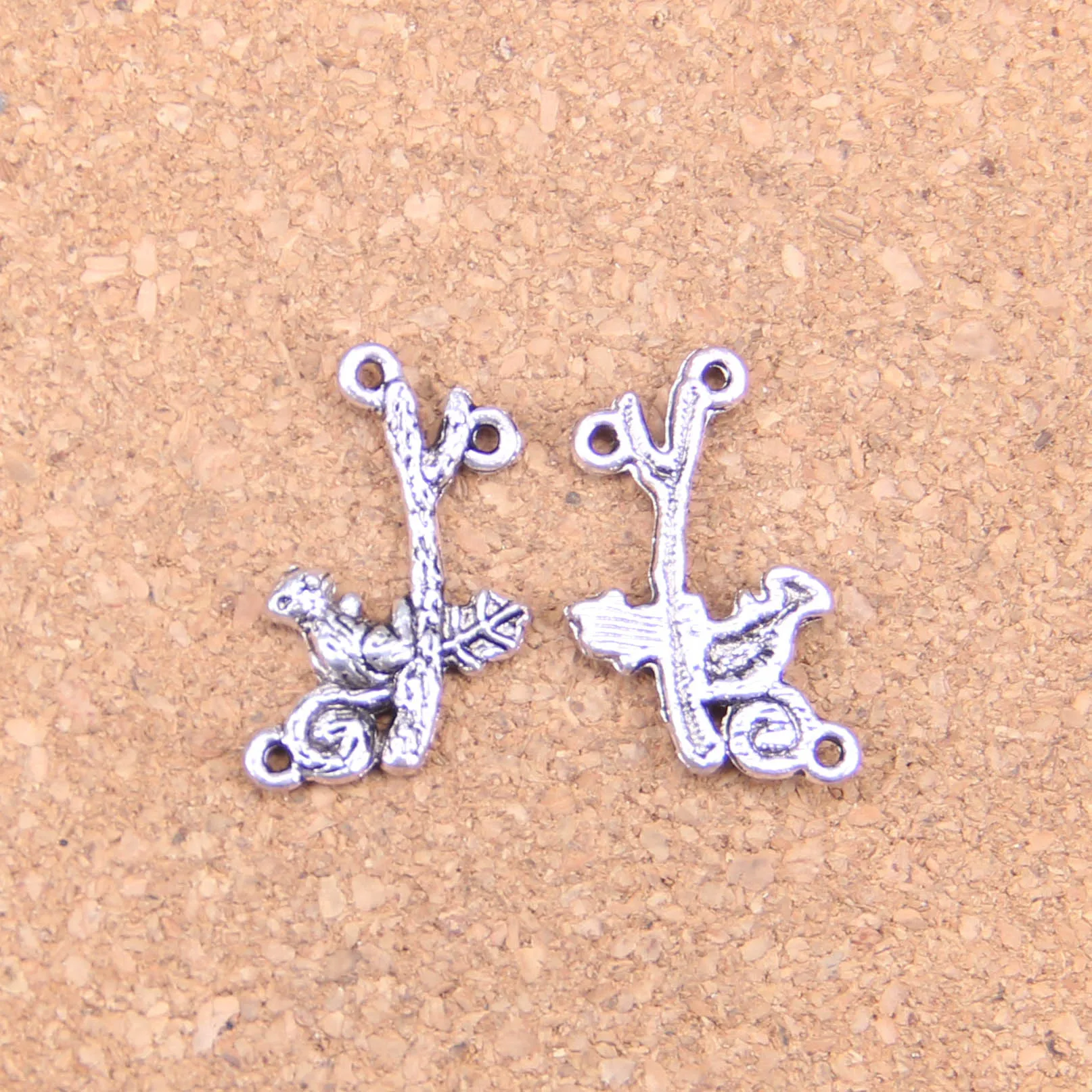 96 шт. Подвески в виде беличьей ветки 22x4 мм
96 шт. Подвески в виде беличьей ветки 22x4 мм