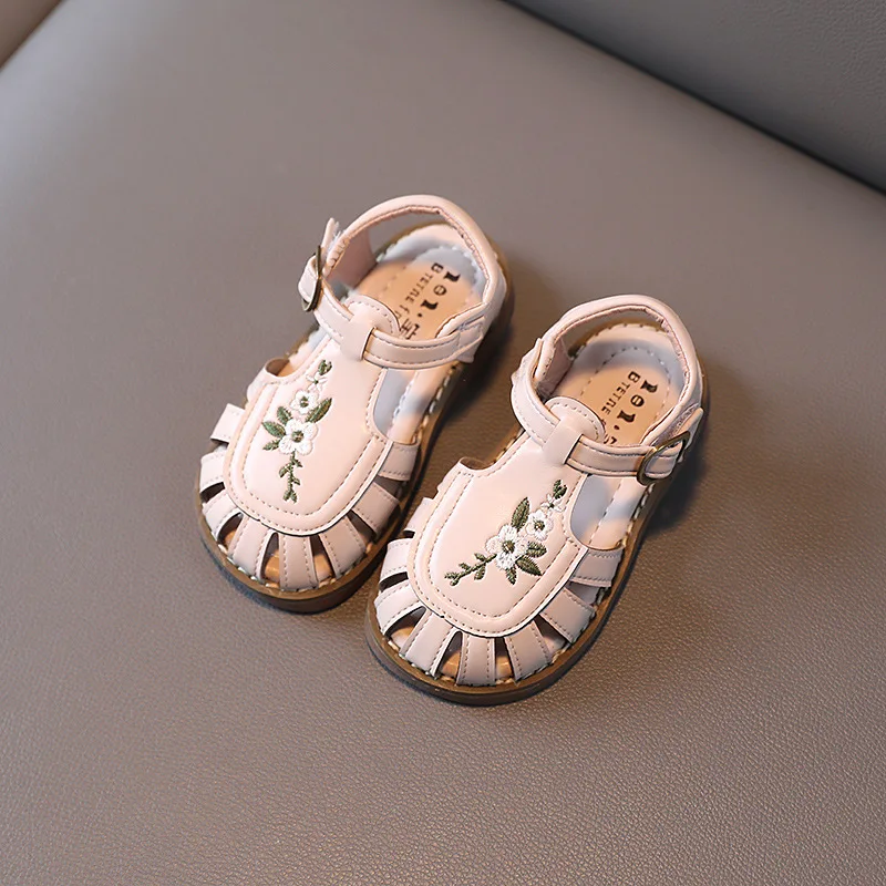 Summer Baby Girl Shoes Sandals for Girls Hollow Out Flower Vintage Children Sliders Classic All-match Soft Kids Flat Shoes
Summer Baby Girl Shoes Sandals for Girls Hollow Out Flower Vintage Children Sliders Classic All-match Soft Kids Flat Shoes
