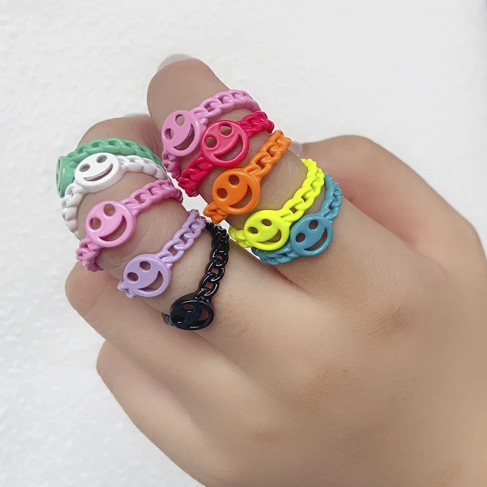 2022 Minimalist Spray Candy Colour Hollow Smile Face Charm Rings for Women Ladies Metal Twist Chain Rings Accessories Hot
2022 Minimalist Spray Candy Colour Hollow Smile Face Charm Rings for Women Ladies Metal Twist Chain Rings Accessories Hot