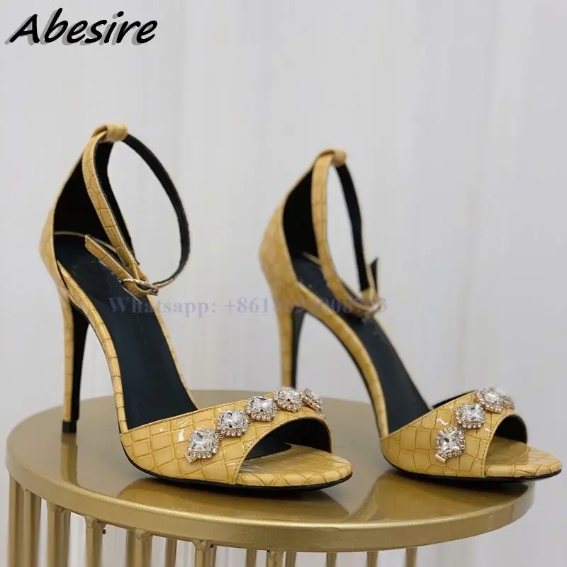 New Gold Sandals Ankle Buckle Peep Toe Stilettos Women Thin High Heel Sandals Black Green Fashion Sexy Summer Shoes For Women
New Gold Sandals Ankle Buckle Peep Toe Stilettos Women Thin High Heel Sandals Black Green Fashion Sexy Summer Shoes For Women
