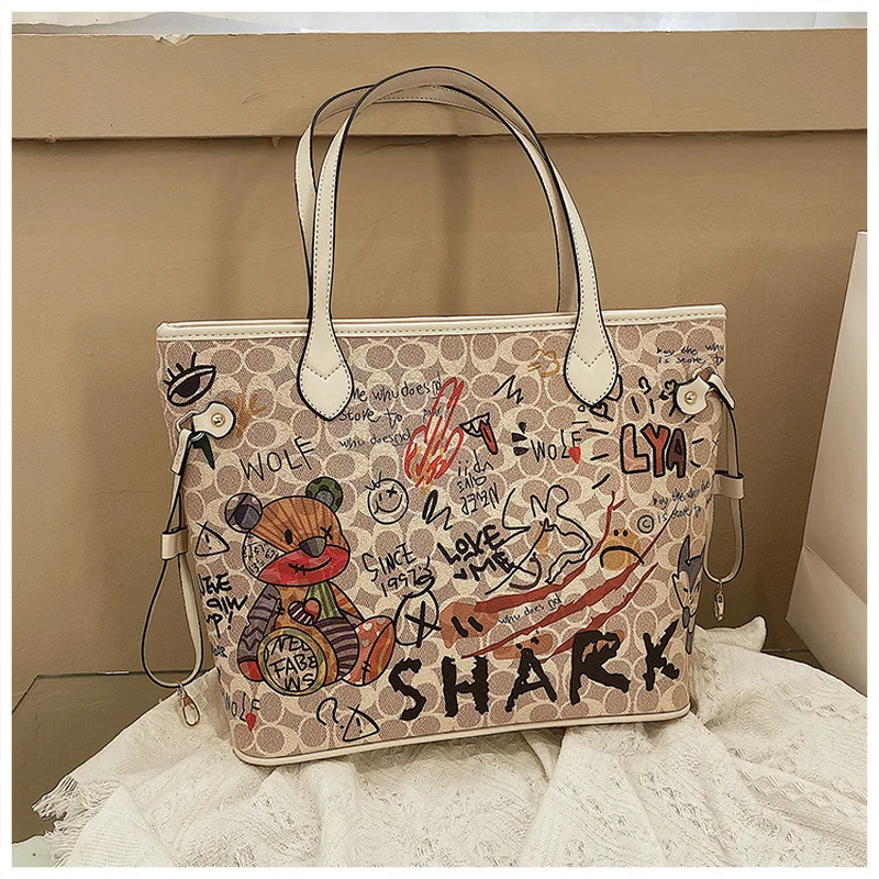 Trendy Cartoon Graffiti PU Leather Shoulder Bags Designer Women Tote Bag Luxury Brand Cartoon Bear Large PU Leather Handbag
Trendy Cartoon Graffiti PU Leather Shoulder Bags Designer Women Tote Bag Luxury Brand Cartoon Bear Large PU Leather Handbag