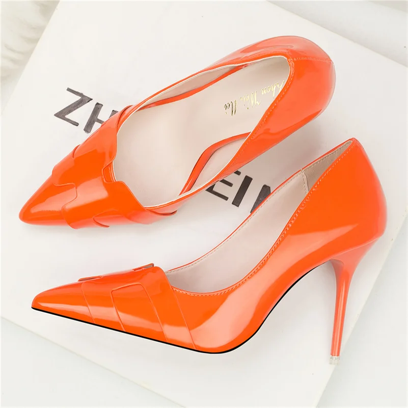 New Women Fetish 9.5cm High Heels Replica Pumps Wedding Bridal Low Heels Prom Leather Glossy Scarpins Lady Luxury Design Shoes
New Women Fetish 9.5cm High Heels Replica Pumps Wedding Bridal Low Heels Prom Leather Glossy Scarpins Lady Luxury Design Shoes