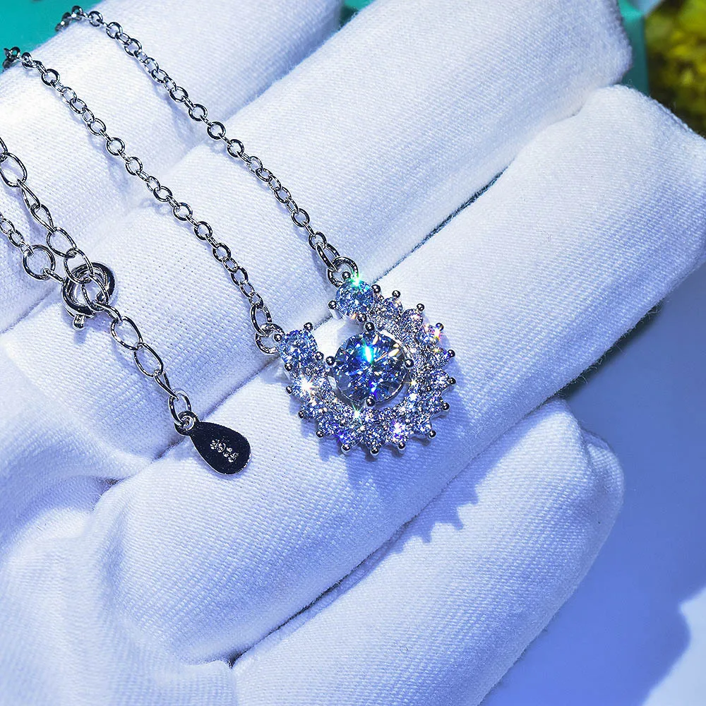 Original Design Women's Necklace Diamond U Horseshoe Necklace Inlaid High Carbon Diamond Luxury Jewelry Holiday Gift Party Ball
Original Design Women's Necklace Diamond U Horseshoe Necklace Inlaid High Carbon Diamond Luxury Jewelry Holiday Gift Party Ball