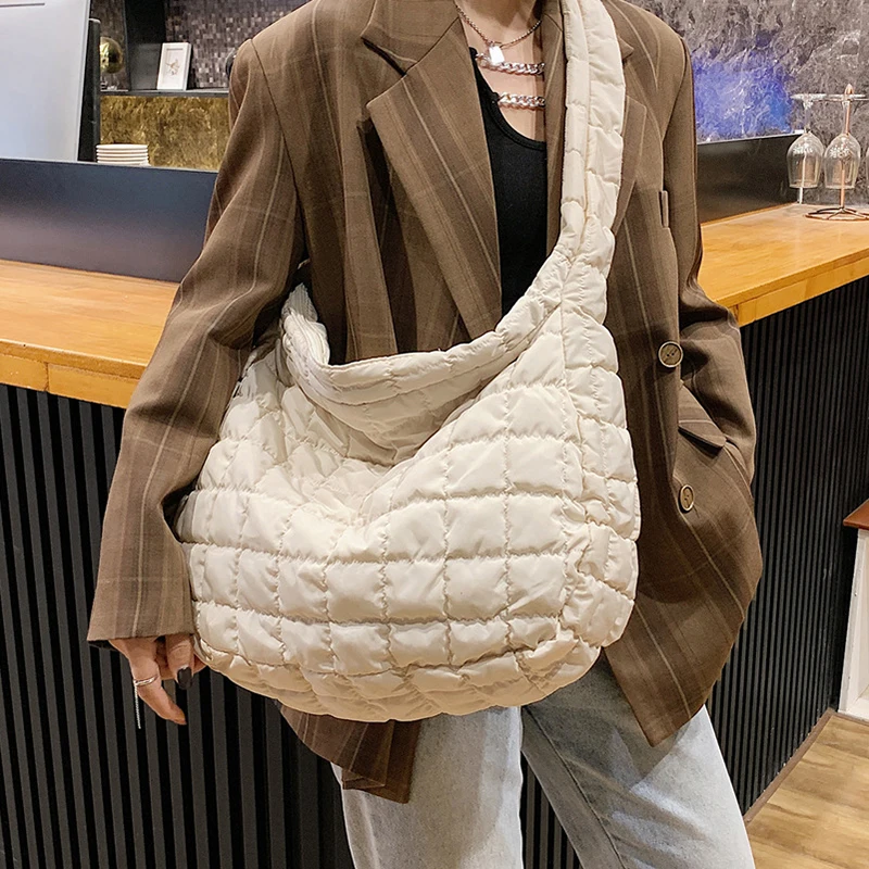 2022 Casual Large Capacity Tote Shoulder Bags Designer Ruched Handbag Luxury Nylon Quilted Padded Crossbody Bag Female Big Purse
2022 Casual Large Capacity Tote Shoulder Bags Designer Ruched Handbag Luxury Nylon Quilted Padded Crossbody Bag Female Big Purse