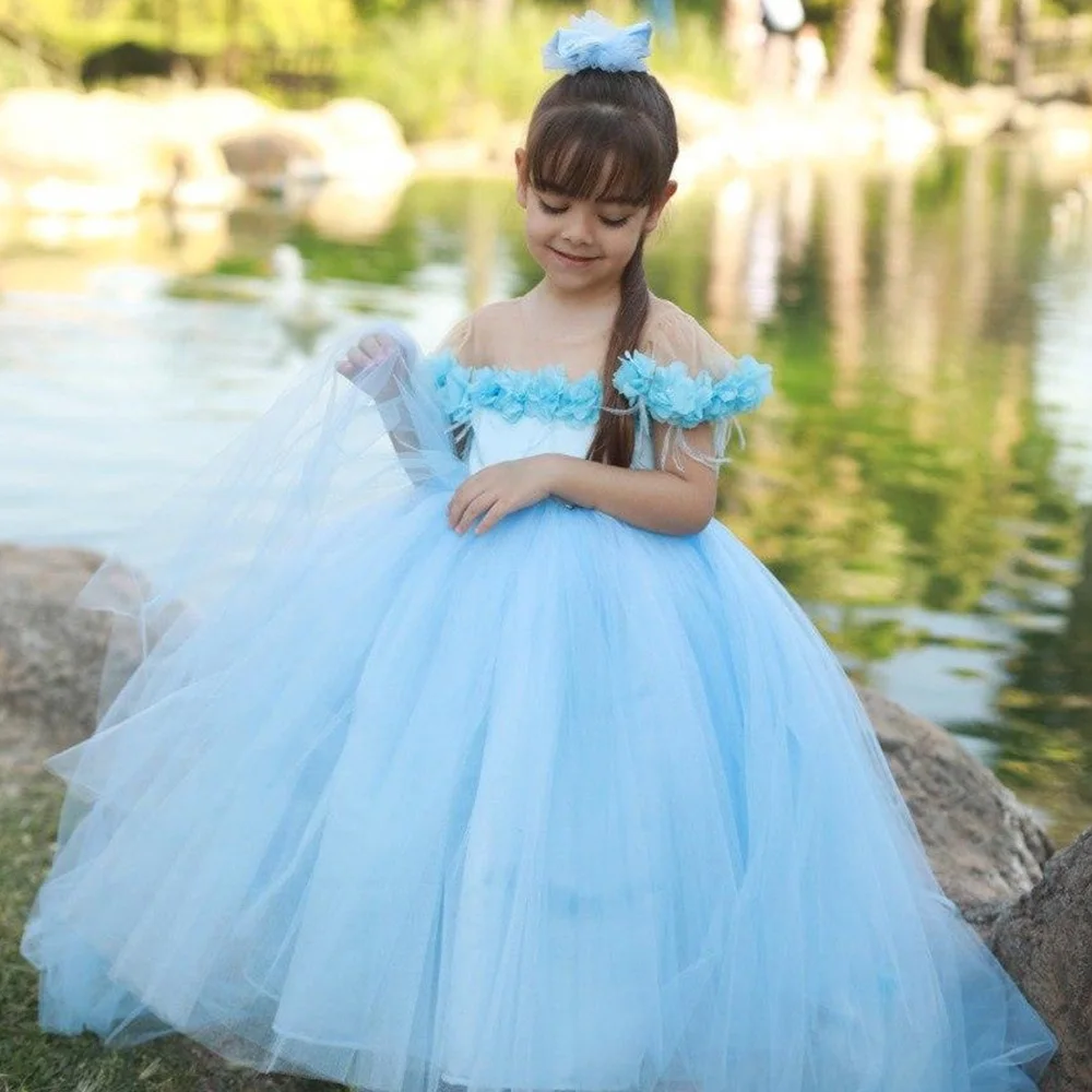 Blue Princess Flower Girls Dresses 2023 Feathers Tulle Kids Wedding Party Dress Sweep Train A-Line Puffy Child Bridel Gowns
Blue Princess Flower Girls Dresses 2023 Feathers Tulle Kids Wedding Party Dress Sweep Train A-Line Puffy Child Bridel Gowns