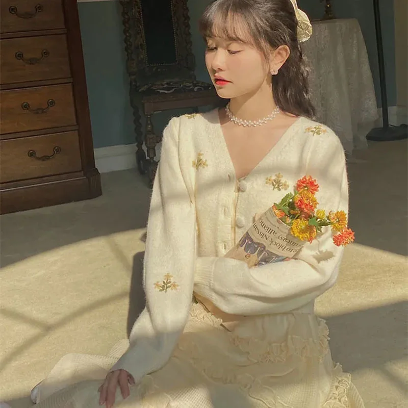 S-2xl Embroidery V-neck Knitted Elegant Cardigans Women Korean Fashion Oversized Sweater Spring Long Sleeve Top Kawaii Clothes
S-2xl Embroidery V-neck Knitted Elegant Cardigans Women Korean Fashion Oversized Sweater Spring Long Sleeve Top Kawaii Clothes