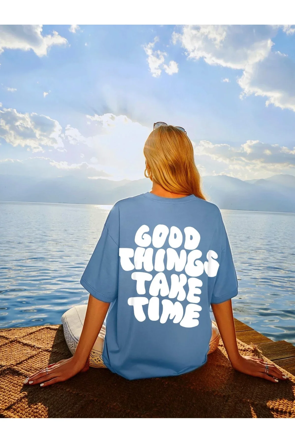 Оригинальная синяя футболка большого размера с принтом «Good things Take Time»
Оригинальная синяя футболка большого размера с принтом «Good things Take Time»
