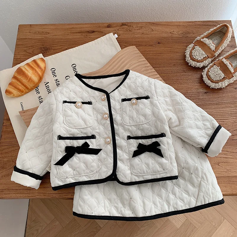2022 Autumn Winter New 1-6 Years Girl Baby Thick Bow Princess Coat Set Boy Child Pocket Long Sleeve Tops + Solid Skirt 2pcs Suit
2022 Autumn Winter New 1-6 Years Girl Baby Thick Bow Princess Coat Set Boy Child Pocket Long Sleeve Tops + Solid Skirt 2pcs Suit