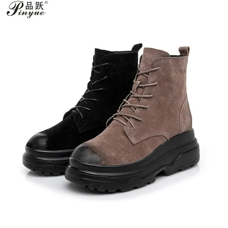 2023 Suede Genuine Leather Women Ankle Boots Platform Shoes Wedge High Heel Spring Warm Fur Women Winter Boots Booties
2023 Suede Genuine Leather Women Ankle Boots Platform Shoes Wedge High Heel Spring Warm Fur Women Winter Boots Booties