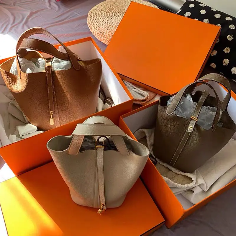 top handle handbag Women Leather Luxury Brand Handbags Womens Bags Designer Tote Bag Classical Bucket Bag Free pony and scarf
top handle handbag Women Leather Luxury Brand Handbags Womens Bags Designer Tote Bag Classical Bucket Bag Free pony and scarf