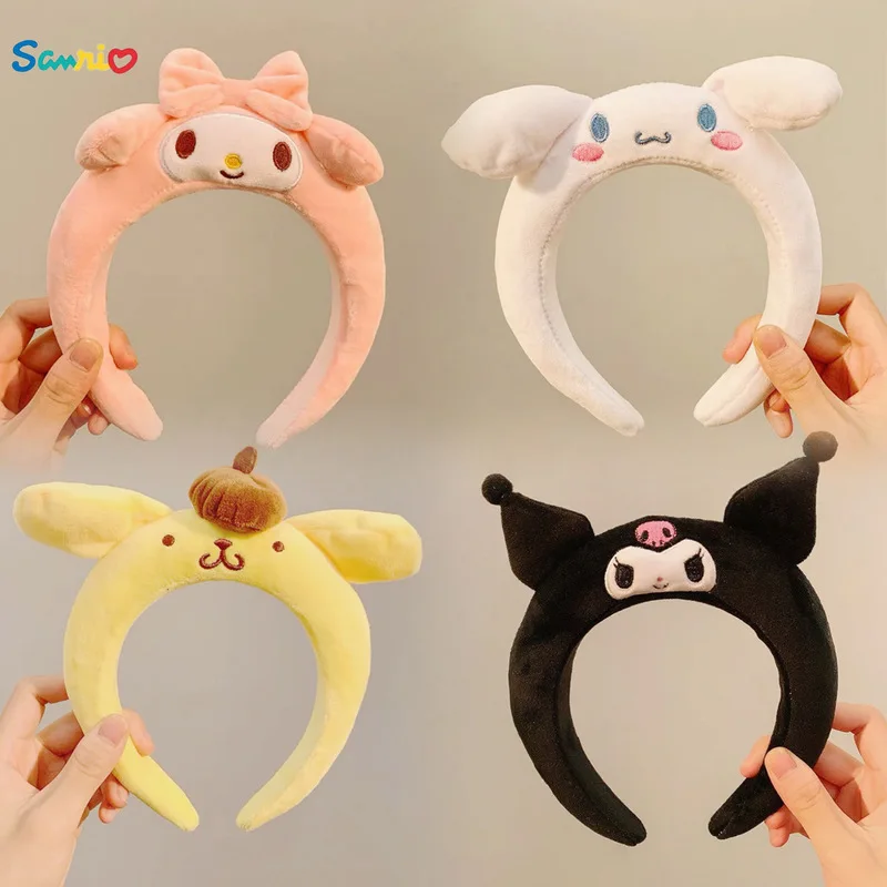 Sanrio серия Melody Kuromi Cinnamoroll Kawaii резинка для волос аниме аксессуары для волос для девочек милый мультяшный плюшевый головной убор милые подарки
Sanrio серия Melody Kuromi Cinnamoroll Kawaii резинка для волос аниме аксессуары для волос для девочек милый мультяшный плюшевый головной убор милые подарки