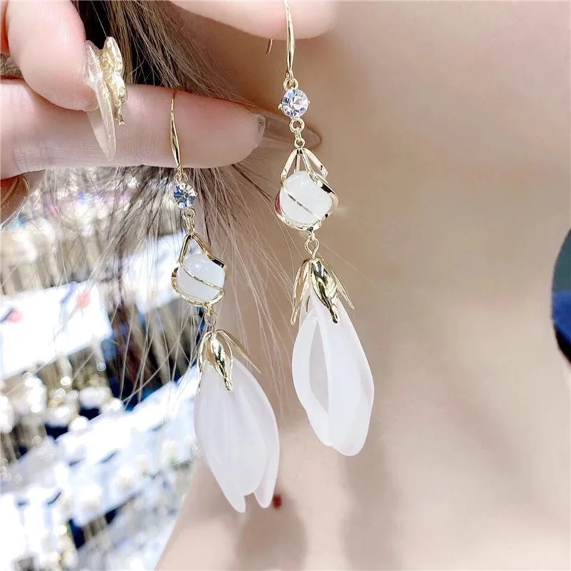 Fashion Women's Alloy Petal Tassel Earring Pendant Silver Color Bride Engagement Jewelry Gift Pendiente
Fashion Women's Alloy Petal Tassel Earring Pendant Silver Color Bride Engagement Jewelry Gift Pendiente