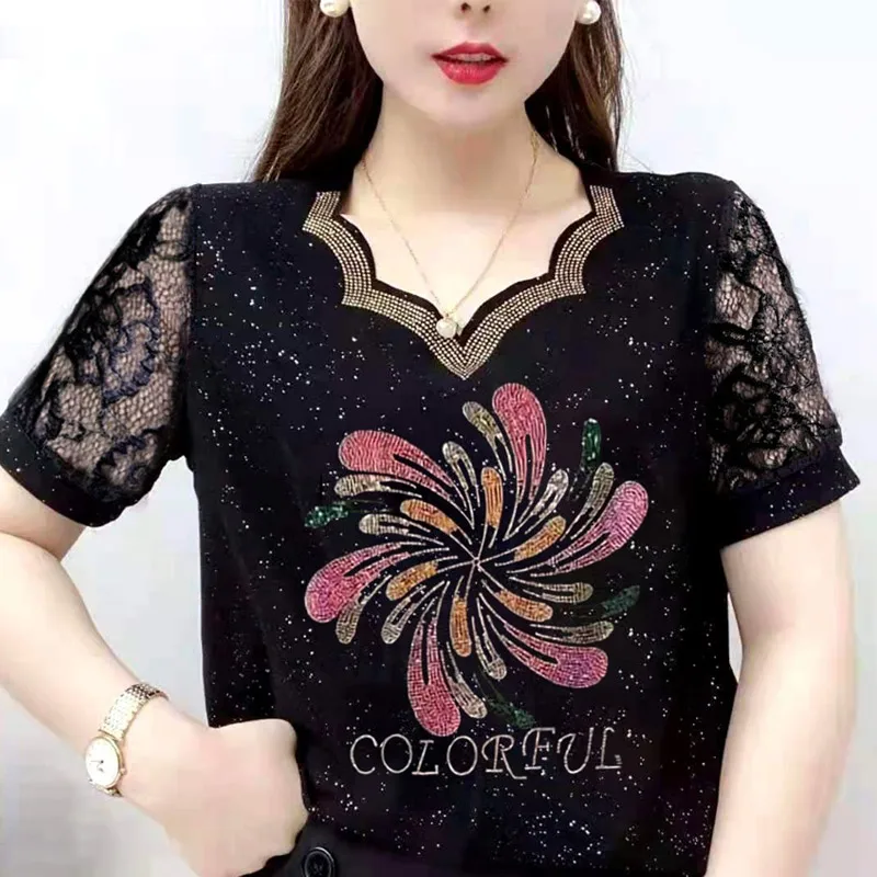 Summer New Printing Lace Patchwork Pullovers Short Sleeve V Neck Loose Plus Size T Shirt Tops Fashion Vintage Women Clothing
Summer New Printing Lace Patchwork Pullovers Short Sleeve V Neck Loose Plus Size T Shirt Tops Fashion Vintage Women Clothing
