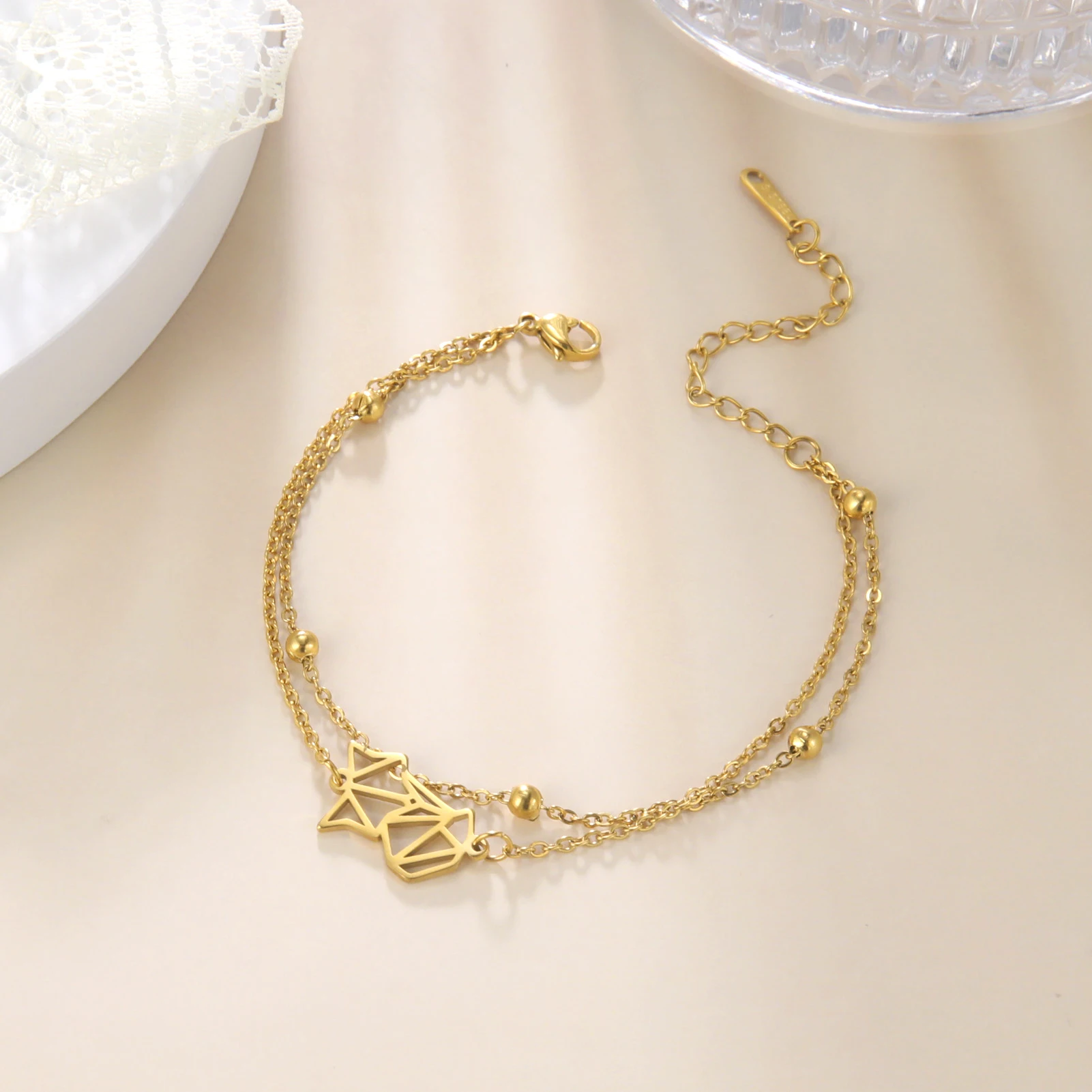 Openwork Big Tail Fox Pendant Bracelets Fashion Women's Jewelry Stainless Steel Double Layer Chain Bracelets for Lover Gift
Openwork Big Tail Fox Pendant Bracelets Fashion Women's Jewelry Stainless Steel Double Layer Chain Bracelets for Lover Gift