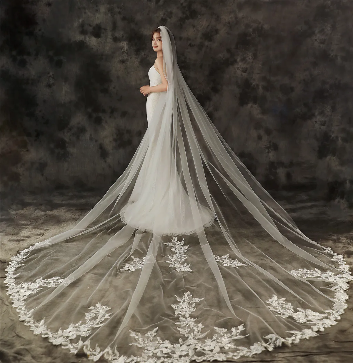 Fsuzwel Custom Made 3m Long Veil Appliques 2023 New Arrival white / Ivory Bridal Veil For Wedding
Fsuzwel Custom Made 3m Long Veil Appliques 2023 New Arrival white / Ivory Bridal Veil For Wedding