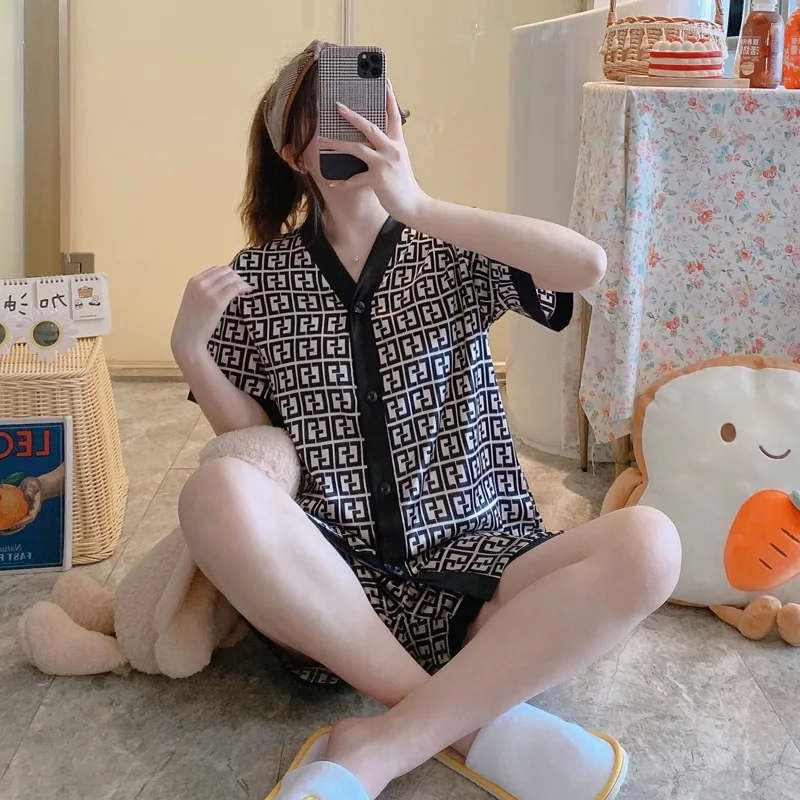 Pajamas for Women Kawaii Pajama Silk Sleepwear Set Satin Pajamas Letter Houndstooth Sleep Tops Lounge Wear Two Piece Set Summer
Pajamas for Women Kawaii Pajama Silk Sleepwear Set Satin Pajamas Letter Houndstooth Sleep Tops Lounge Wear Two Piece Set Summer