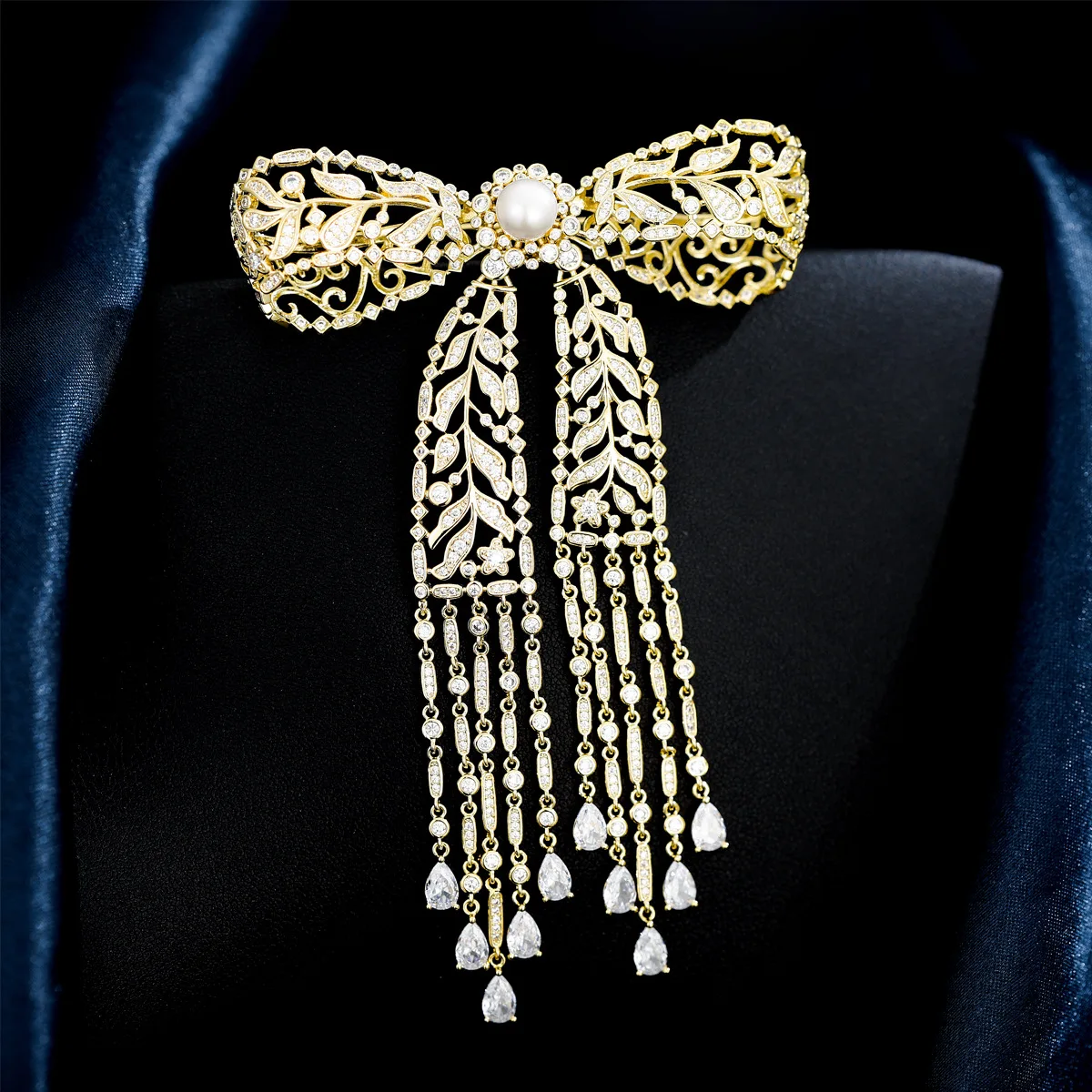 Elegant tassel brooch zircon bow brooch creative temperament fresh water pearl pin female dress accessories
Elegant tassel brooch zircon bow brooch creative temperament fresh water pearl pin female dress accessories
