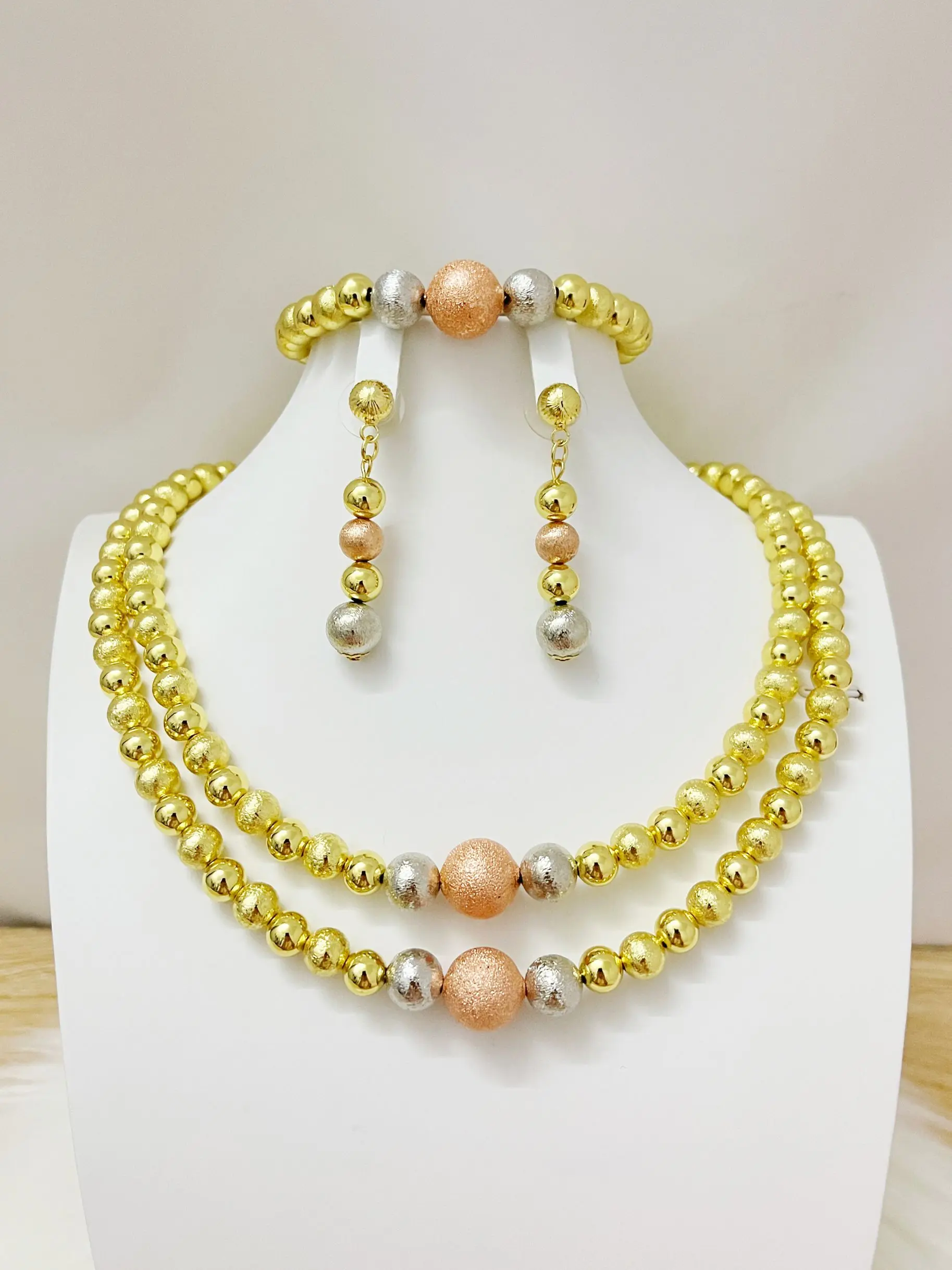 Dubai Jewelry Set Women Wear Party Wedding Anniversary Fashionable Gold Plating Luxurious And Elegant
Dubai Jewelry Set Women Wear Party Wedding Anniversary Fashionable Gold Plating Luxurious And Elegant