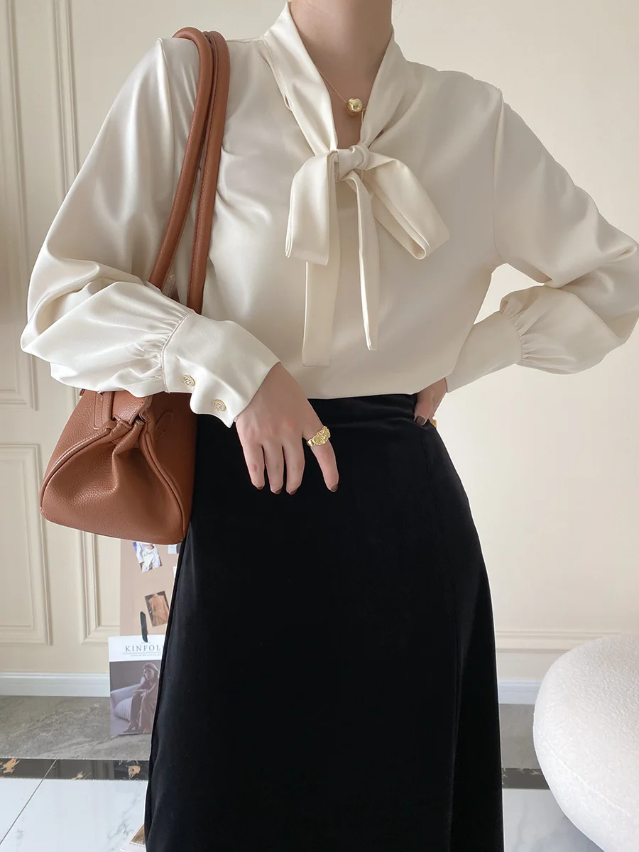 Floating Bow Tie Lantern Sleeve Shirt Women's 2023 Spring New Elegant Temperament High-end Pullover Satin Shirt
Floating Bow Tie Lantern Sleeve Shirt Women's 2023 Spring New Elegant Temperament High-end Pullover Satin Shirt