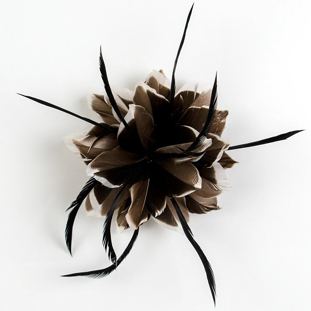 Fashion Feather Brooch Pin Scarf Buckle Feather Flower Breastpin Brooch Lapel Jewelry Gift for Women Girl Teen Corsage
Fashion Feather Brooch Pin Scarf Buckle Feather Flower Breastpin Brooch Lapel Jewelry Gift for Women Girl Teen Corsage