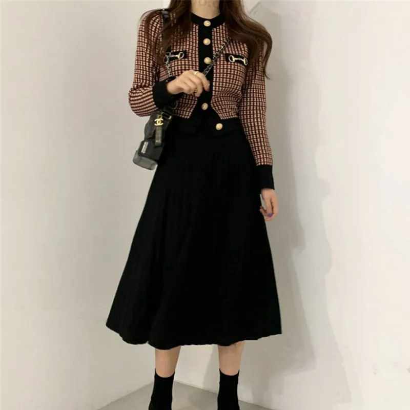 N GIRLS Runway Korean Women's Fall Winter Luxury Plaid Knitted Sweater Top + High Waist Pleated Long Skirt 2 Pieces Set Suit
N GIRLS Runway Korean Women's Fall Winter Luxury Plaid Knitted Sweater Top + High Waist Pleated Long Skirt 2 Pieces Set Suit