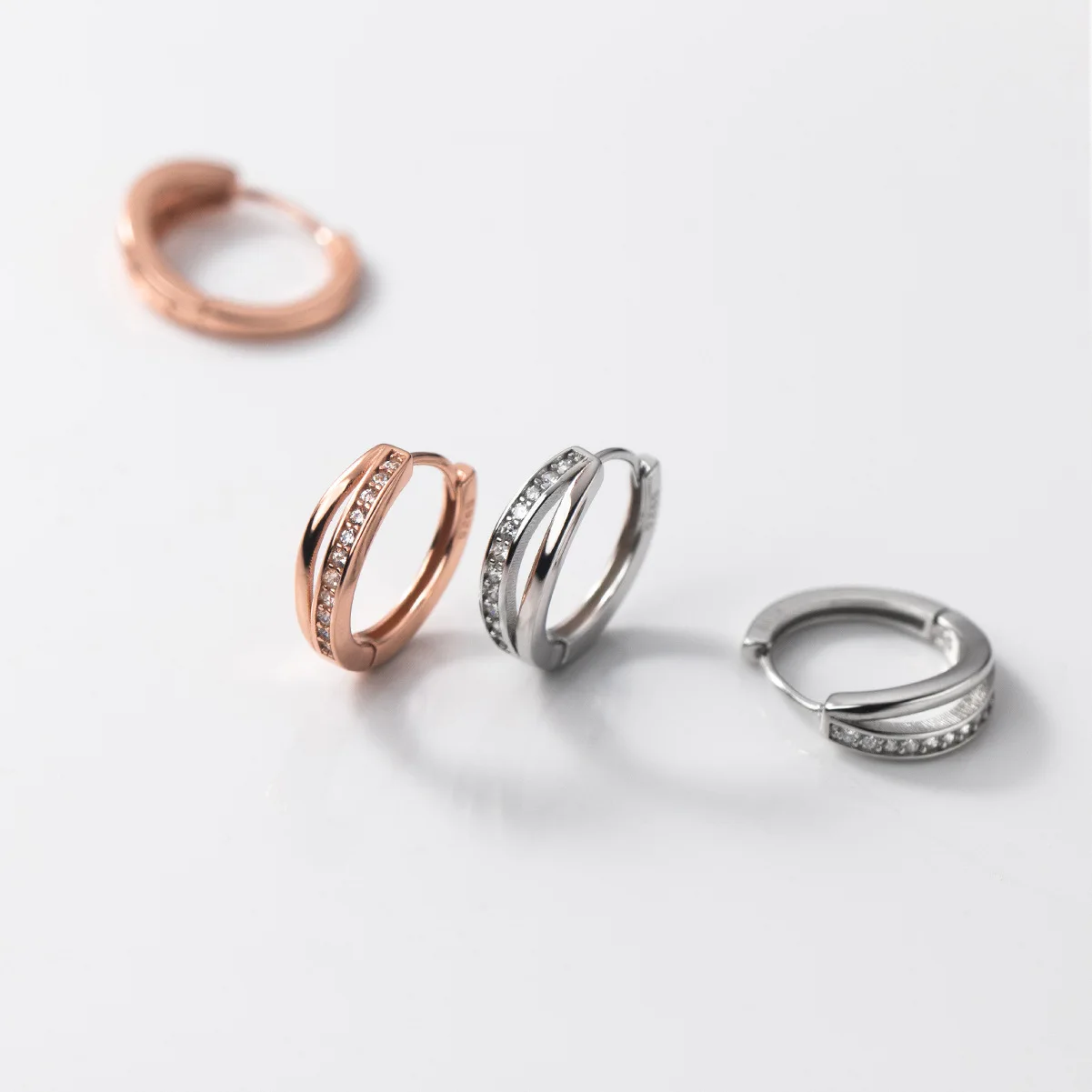 Real 925 Sterling Silver Fashion Ear Buckle Zircon Round Hoop Earrings For Women Wedding Party Jewelry High Quality
Real 925 Sterling Silver Fashion Ear Buckle Zircon Round Hoop Earrings For Women Wedding Party Jewelry High Quality