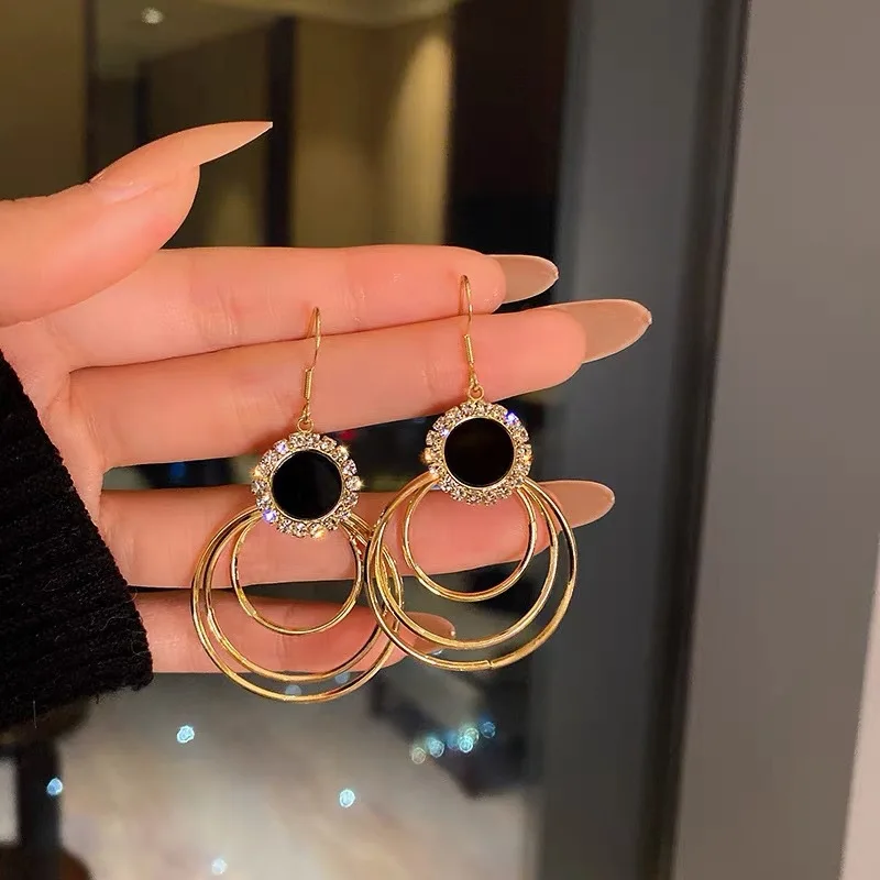 2023 New Korean Luxury Diamond Hoop Earrings for Women Elegant Style Earrings Metal 925 Silver Needle Earhook Jewelry Gifts
2023 New Korean Luxury Diamond Hoop Earrings for Women Elegant Style Earrings Metal 925 Silver Needle Earhook Jewelry Gifts