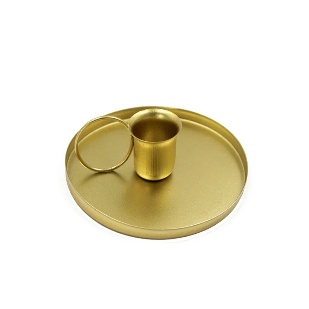 Металлический конический подсвечник с ручкой
Металлический конический подсвечник с ручкой