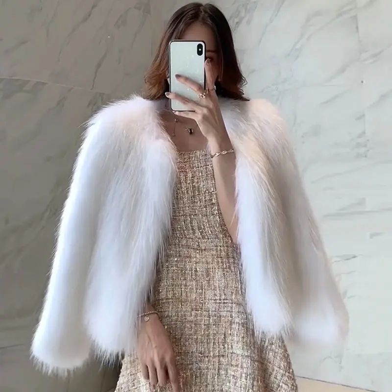 2022 Winter Women High Quality Faux Fox Fur Coats Luxury Fur Overcoats Loose Outwear Thick Warm Female Plush Coats X240
2022 Winter Women High Quality Faux Fox Fur Coats Luxury Fur Overcoats Loose Outwear Thick Warm Female Plush Coats X240