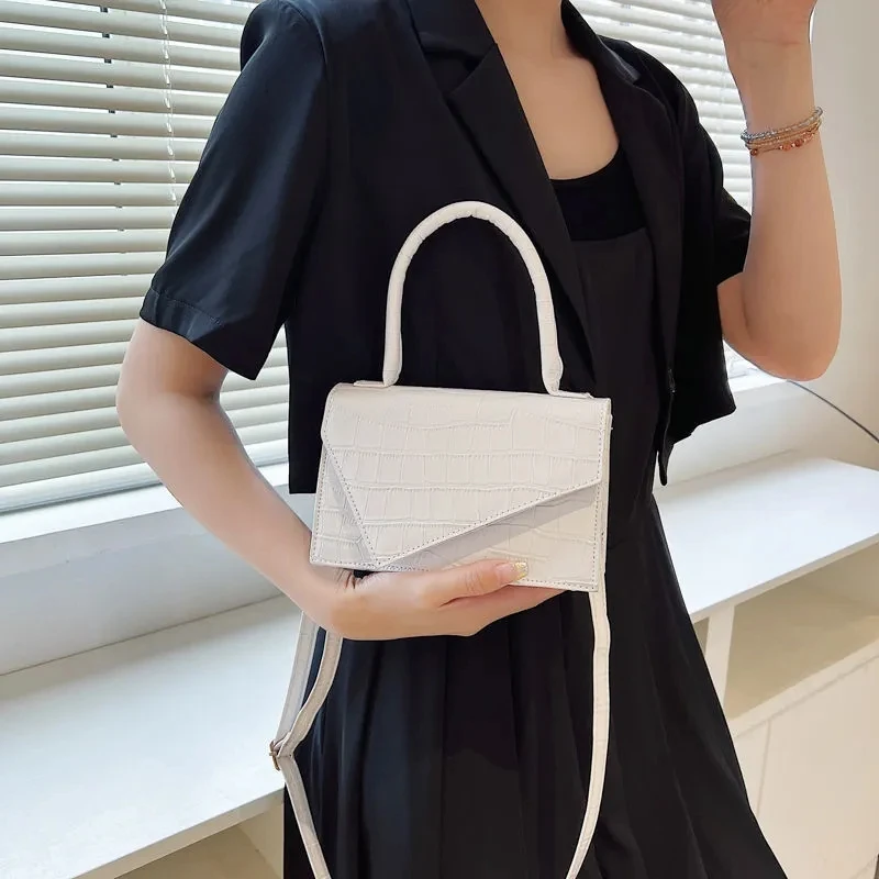 2022 Sweet Chain Shoulder Bag Women White Crossbody Bag PU Fashion Leather Handbag Buckle Ladies Messenger Phone Bag
2022 Sweet Chain Shoulder Bag Women White Crossbody Bag PU Fashion Leather Handbag Buckle Ladies Messenger Phone Bag