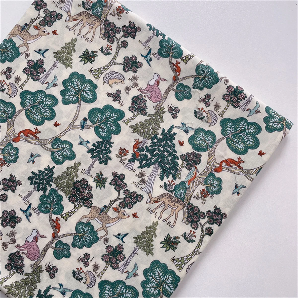 Animal Club printed children's clothing spring and summer thin fabric sewn cloth dress DIY designer fabric
Animal Club printed children's clothing spring and summer thin fabric sewn cloth dress DIY designer fabric
