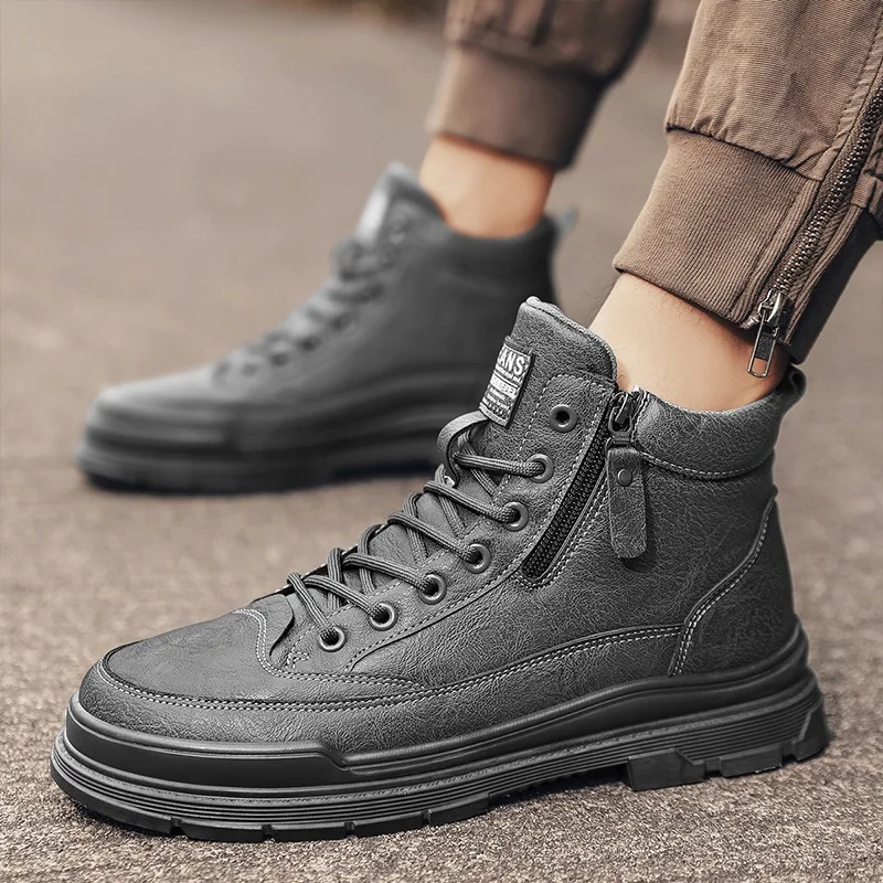 2022 Men Boots Autumn New Street Fashion High Tops Leather Casual Shoes Man Outdoor Zipper Boots 
2022 Men Boots Autumn New Street Fashion High Tops Leather Casual Shoes Man Outdoor Zipper Boots