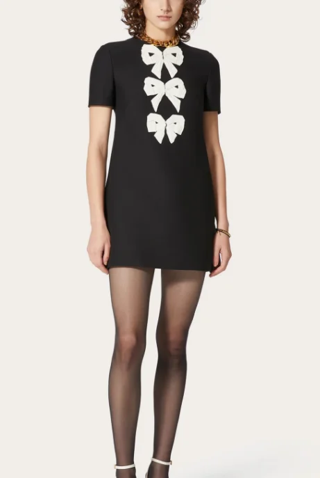 122459 122458 122457 Fashion Classic Trendy Luxury Design Women Spring Summer O Round Neck Bow Embroidered Short Sleeved Dress
122459 122458 122457 Fashion Classic Trendy Luxury Design Women Spring Summer O Round Neck Bow Embroidered Short Sleeved Dress