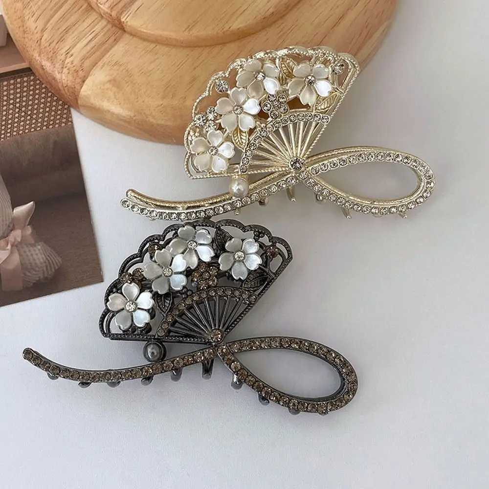 Fashion Headwear Hair Crab Clip Crystal Large Hairpins Fan-shaped Hair Claw Flower Women Hair Clips Korean Shark Clip
Fashion Headwear Hair Crab Clip Crystal Large Hairpins Fan-shaped Hair Claw Flower Women Hair Clips Korean Shark Clip
