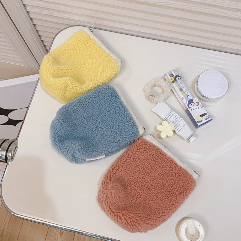 Clutch Makeup Bag New Solid Color Cute Soft Plush Mobile Phone Bag Portable Lipstick Sanitary Pads Pouch Cosmetic Bag Organizer
Clutch Makeup Bag New Solid Color Cute Soft Plush Mobile Phone Bag Portable Lipstick Sanitary Pads Pouch Cosmetic Bag Organizer
