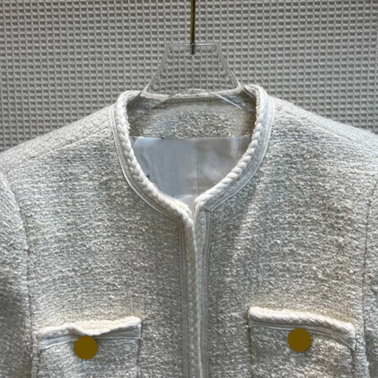 Luxury White Tweed Coats for Women Top Quality 3D Cut O-neck Long Sleeve Coats Elegant Commute Slim Wool Coats Lady Winter 2021
Luxury White Tweed Coats for Women Top Quality 3D Cut O-neck Long Sleeve Coats Elegant Commute Slim Wool Coats Lady Winter 2021