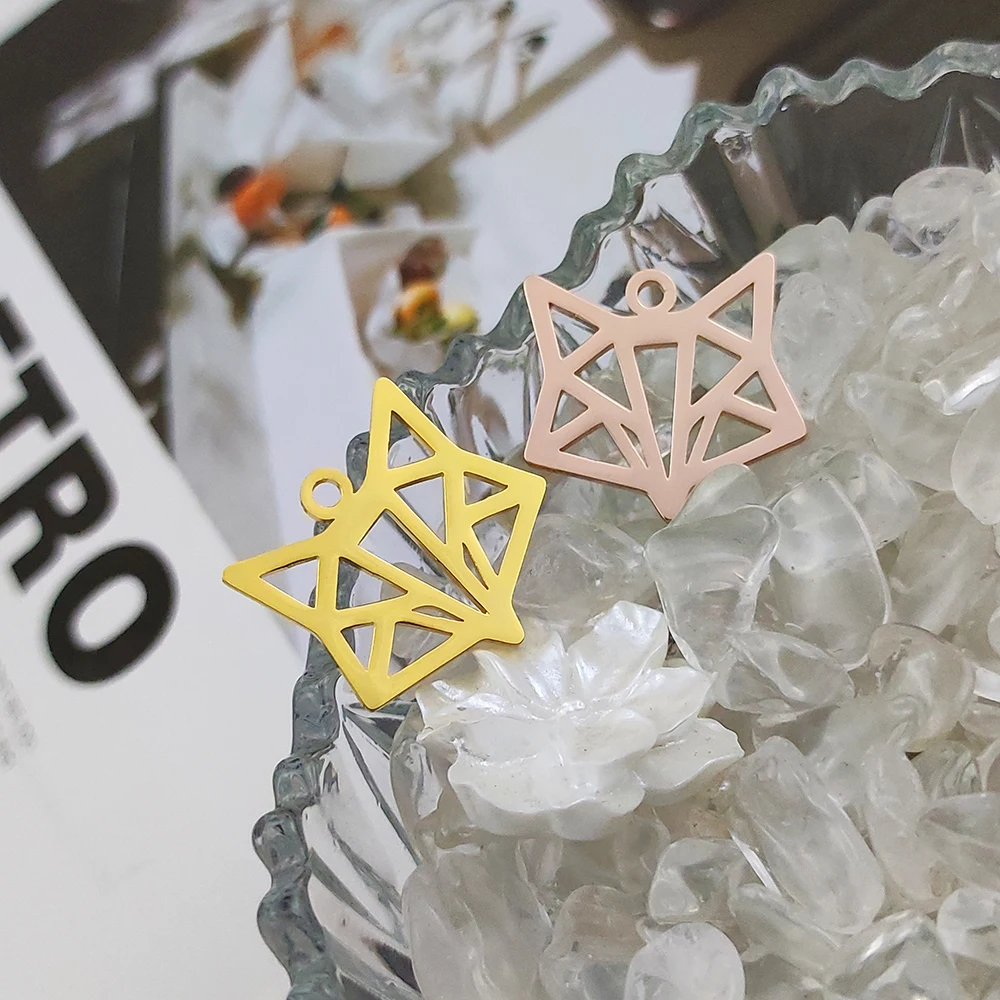 5PCS/LOT Hollow Fox Charms Zinc Based Stainless Steel Origami Charms Animal Pendants Silver Color Gold Color For DIY Jewelry
5PCS/LOT Hollow Fox Charms Zinc Based Stainless Steel Origami Charms Animal Pendants Silver Color Gold Color For DIY Jewelry