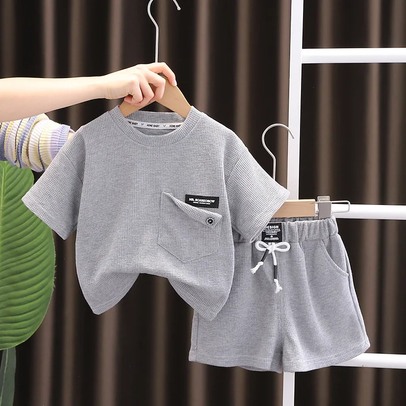 Short Sleeved Summer Baby Boy Clothes New Solid Pocket Short Boys Clothing Set Two-piece Set 2023 Summer Popular Boys' Suit
Short Sleeved Summer Baby Boy Clothes New Solid Pocket Short Boys Clothing Set Two-piece Set 2023 Summer Popular Boys' Suit