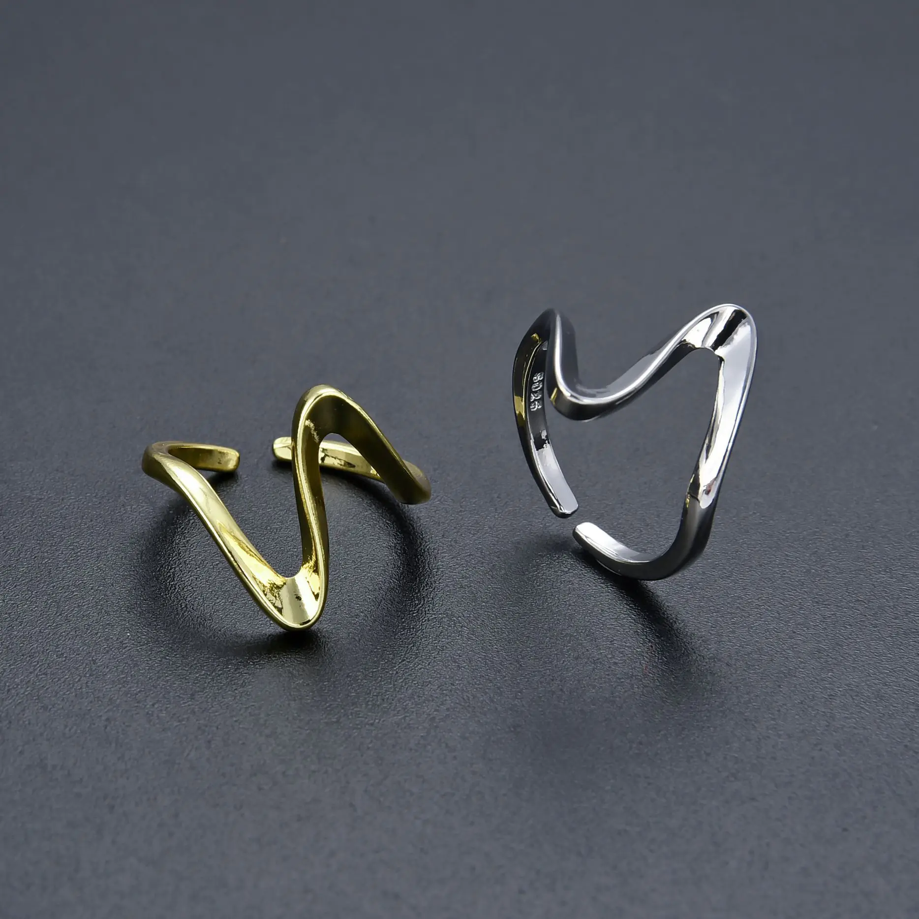 TULX New Fashion Irregular Geometric Smooth Waves Ring For Women Ocean Surf Open Finger Ring Wedding Party Jewelry
TULX New Fashion Irregular Geometric Smooth Waves Ring For Women Ocean Surf Open Finger Ring Wedding Party Jewelry