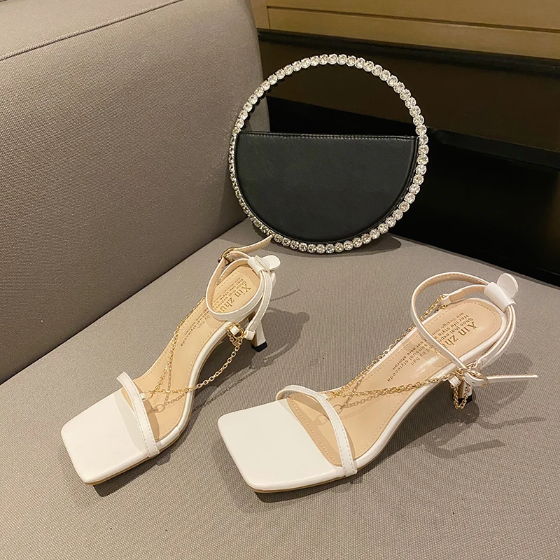 2022 New Summer Fashion Design Women Sandals Lock Chain Crystal Heel High Heels Square Open Toe Flip-Flop Ladies Sandals
2022 New Summer Fashion Design Women Sandals Lock Chain Crystal Heel High Heels Square Open Toe Flip-Flop Ladies Sandals