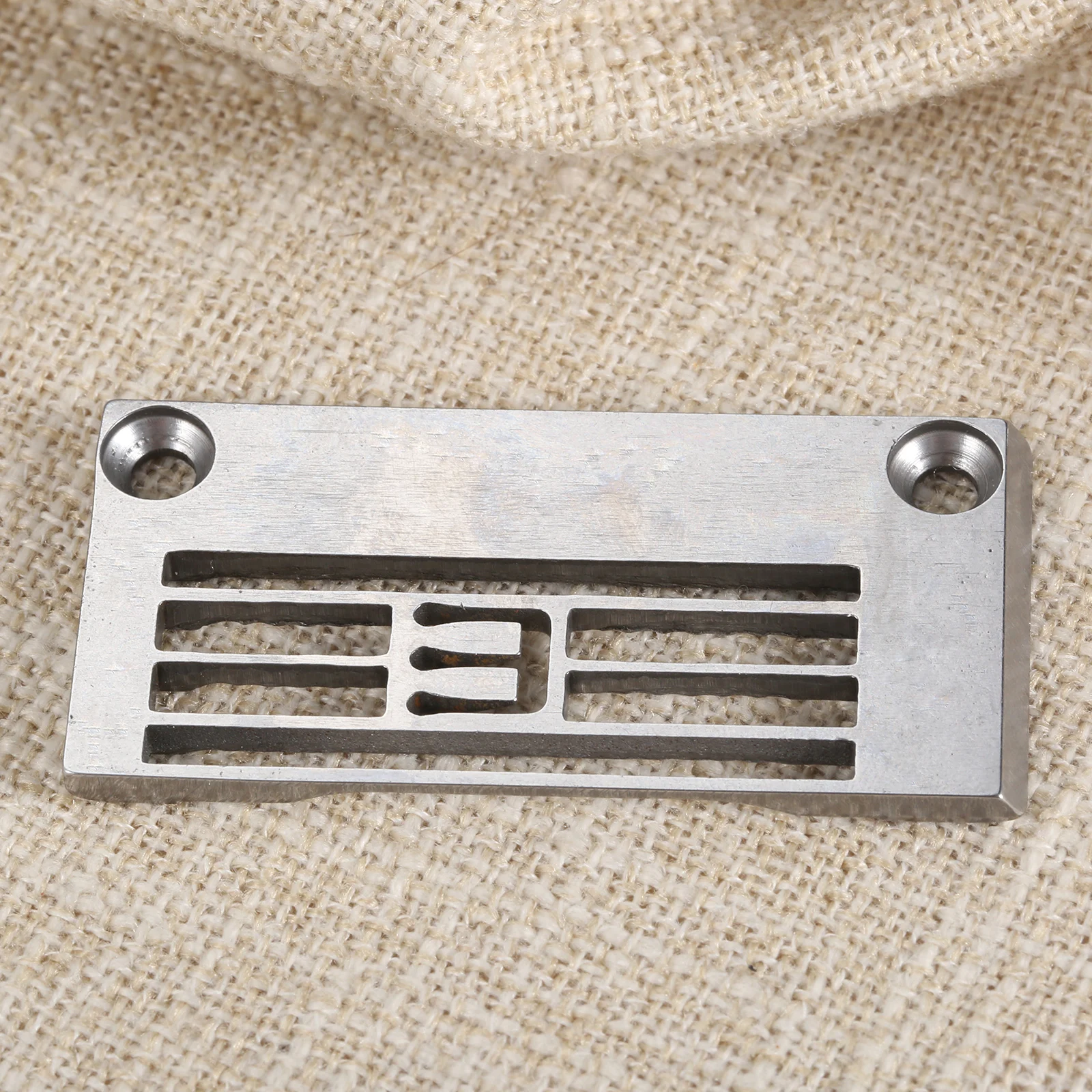 Sewing Machine Steel Needle Plate E1827 57*28mm 2.24*1.10inch FOR SIRUBA F007E SEWING MACHINE Sewing Machine Accessories
Sewing Machine Steel Needle Plate E1827 57*28mm 2.24*1.10inch FOR SIRUBA F007E SEWING MACHINE Sewing Machine Accessories
