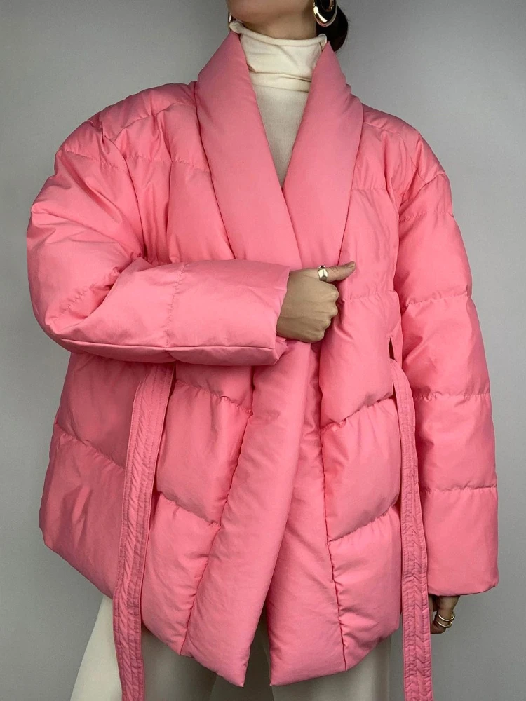 Winter Fashion V-neck Thicken Warm Pink Puffer Jackets with Belt 2022 Elegant Ladies Office White Bubble Coats Casual Streetwear
Winter Fashion V-neck Thicken Warm Pink Puffer Jackets with Belt 2022 Elegant Ladies Office White Bubble Coats Casual Streetwear