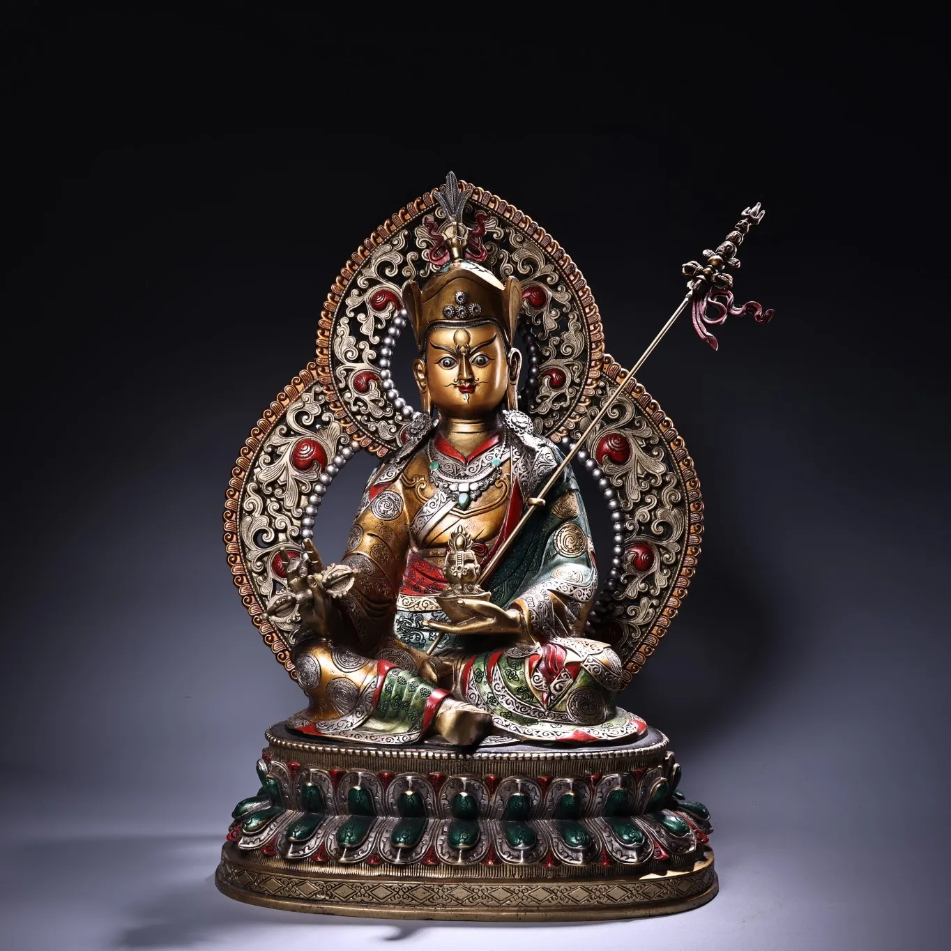 19"Tibet Temple Collection Old Bronze Outline in gold Painted Guru Rinpoche Padmasambhava Sitting Buddha Worship Hall Town hous
19"Tibet Temple Collection Old Bronze Outline in gold Painted Guru Rinpoche Padmasambhava Sitting Buddha Worship Hall Town hous