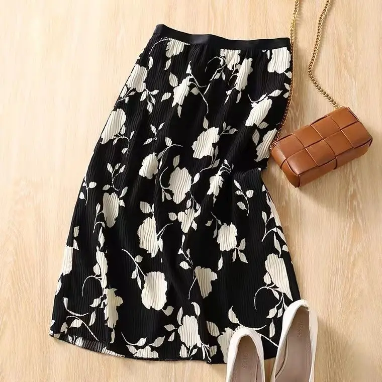 Black and white retro printed pleated high waisted skirt for women clothes black skirt Loose Fit clothes
Black and white retro printed pleated high waisted skirt for women clothes black skirt Loose Fit clothes