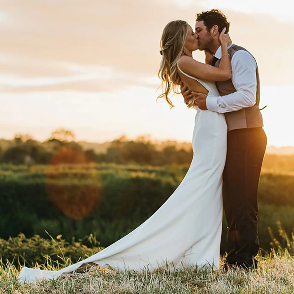 Stretchy Crepe Sheath Spaghetti Straps Bridal Gowns Custom Made Plus Size V Neck Backless Sexy Open Back Buttons Wedding Dress
Stretchy Crepe Sheath Spaghetti Straps Bridal Gowns Custom Made Plus Size V Neck Backless Sexy Open Back Buttons Wedding Dress