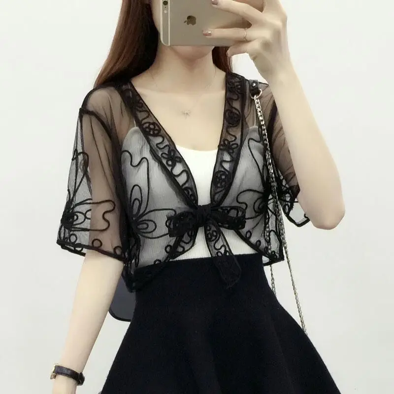 2022 Women's Short Sleeve Jacket Female Hollow Out Lace Jacket Ladies Sun Protection Shawl Coats and Jackets Fashion Blouse A58
2022 Women's Short Sleeve Jacket Female Hollow Out Lace Jacket Ladies Sun Protection Shawl Coats and Jackets Fashion Blouse A58
