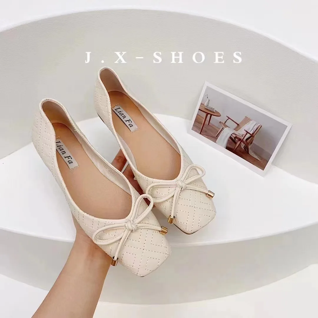 2022 Summer Solid Color Square Toe Women Flat Shoe Slip-on Soft Sole Female Viscose Shoes Fashion Lady Bean Shoes Size 35-39 
2022 Summer Solid Color Square Toe Women Flat Shoe Slip-on Soft Sole Female Viscose Shoes Fashion Lady Bean Shoes Size 35-39